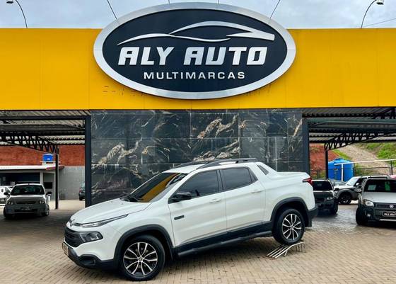 FIAT TORO 2.0 16V TURBO DIESEL ULTRA 4WD AT9 FIAT TORO 2.0 16V TURBO DIESEL ULTRA 4WD AT9